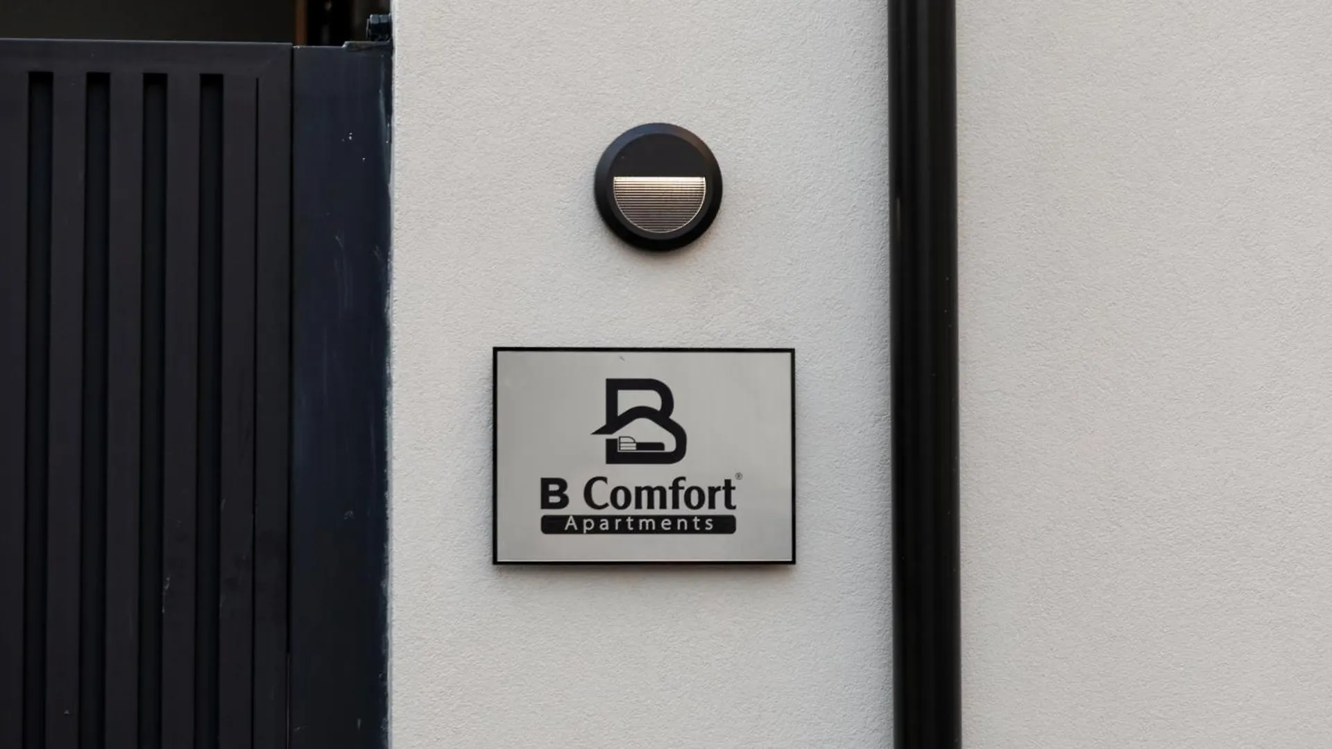 B Comfort Apartments ティラナ